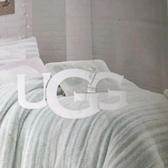 UGG ATLAS Clear Creek Faux Fur Micromink Stripe SOFT Twin or XL Comforter 2p Set - Picture 6 of 7
